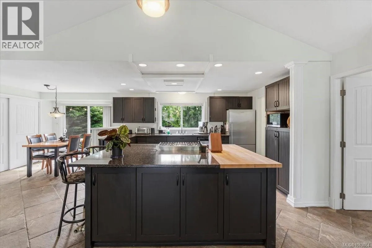 381 Dunsmuir Rd