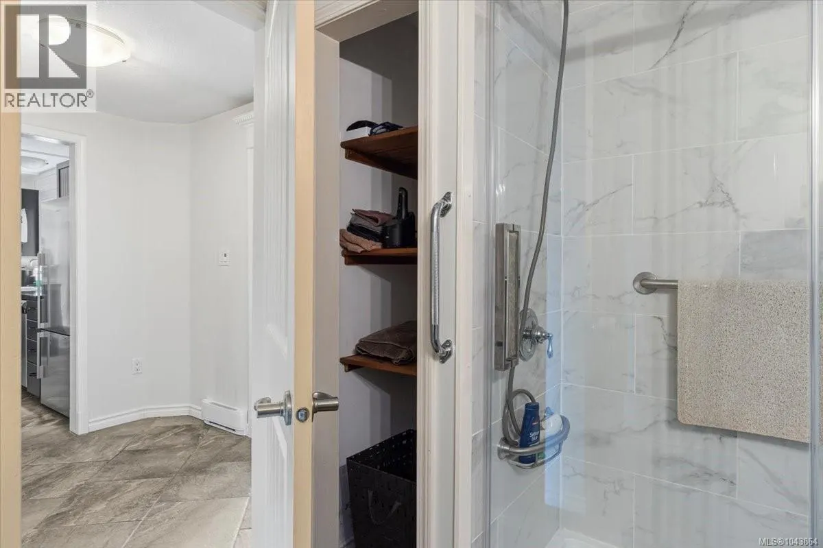 381 Dunsmuir Rd