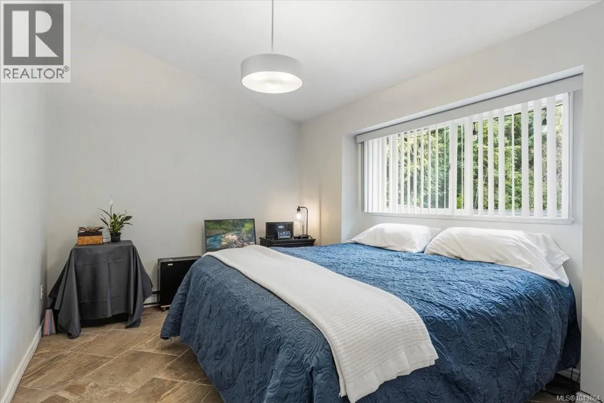 381 Dunsmuir Rd