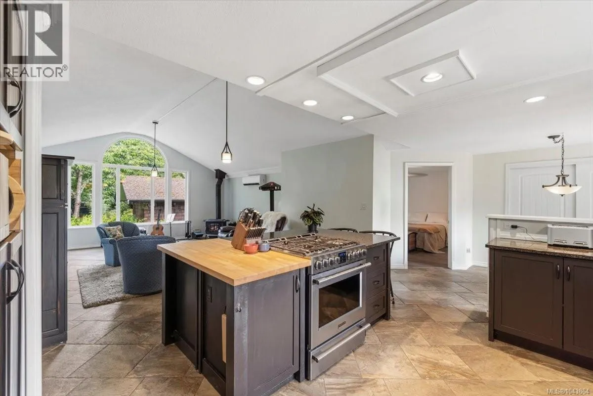 381 Dunsmuir Rd