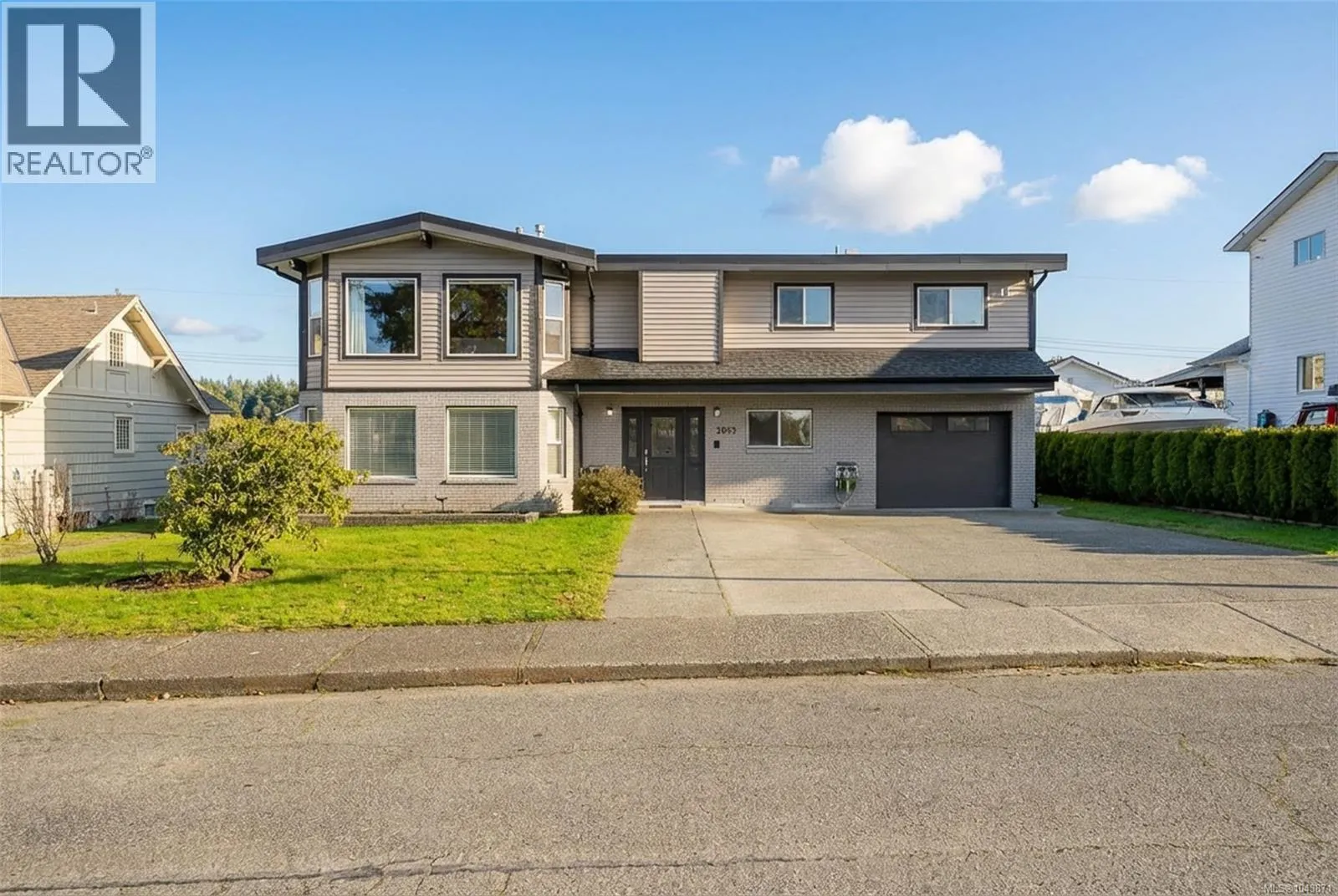 3055 9th Ave