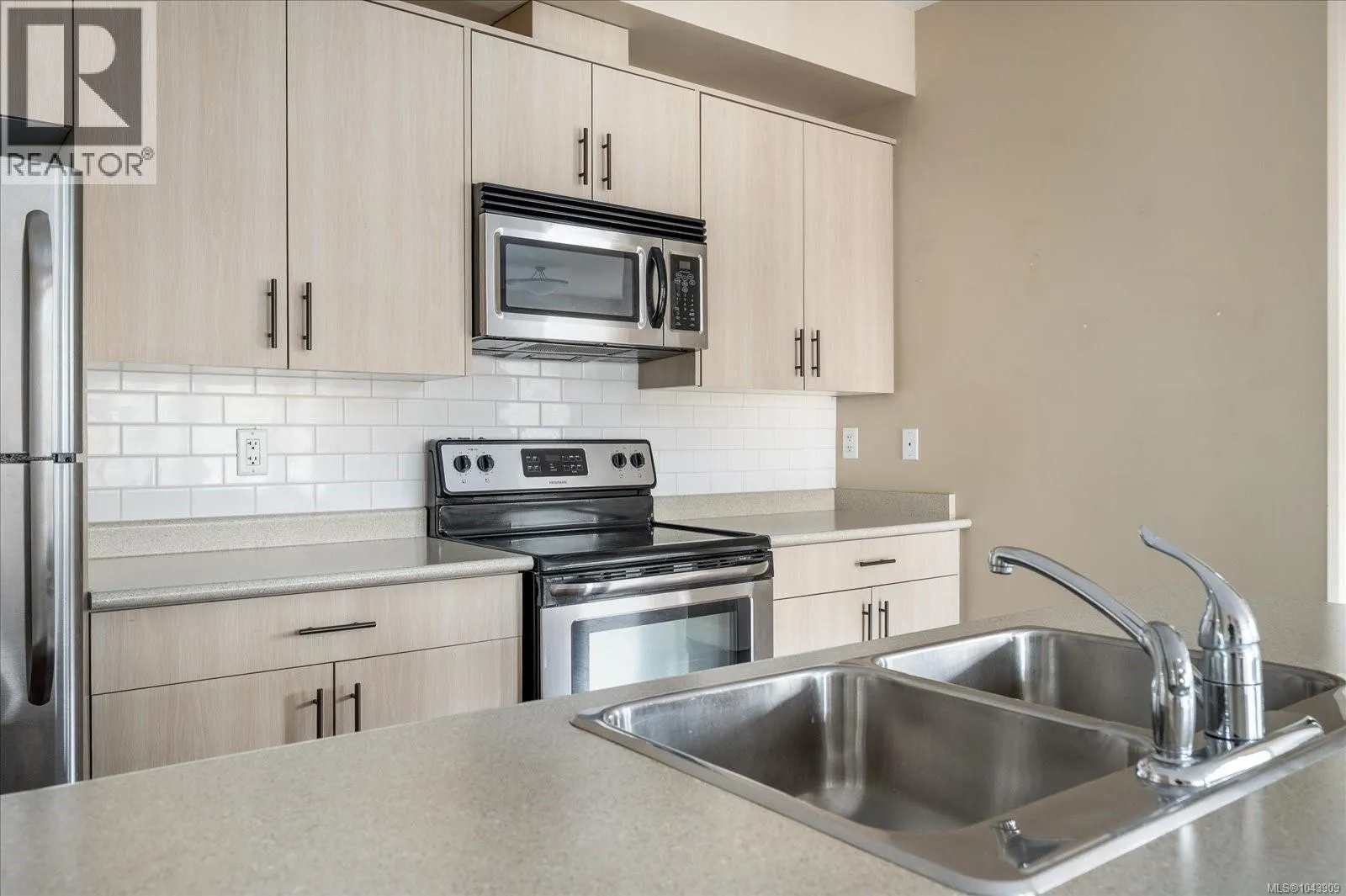 205 5170 Dunster Rd