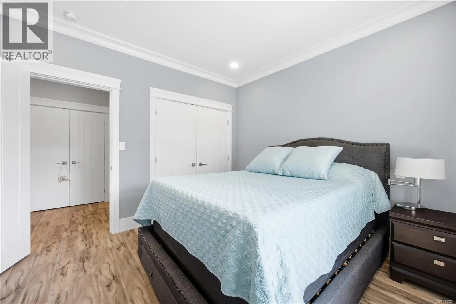 4826 Vista View Cres