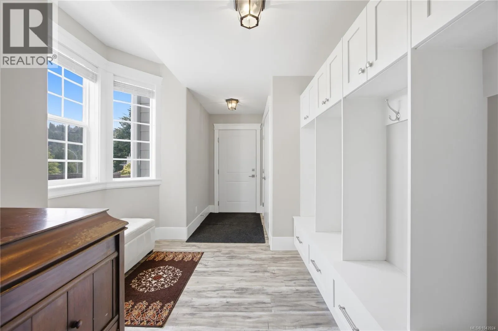 4826 Vista View Cres