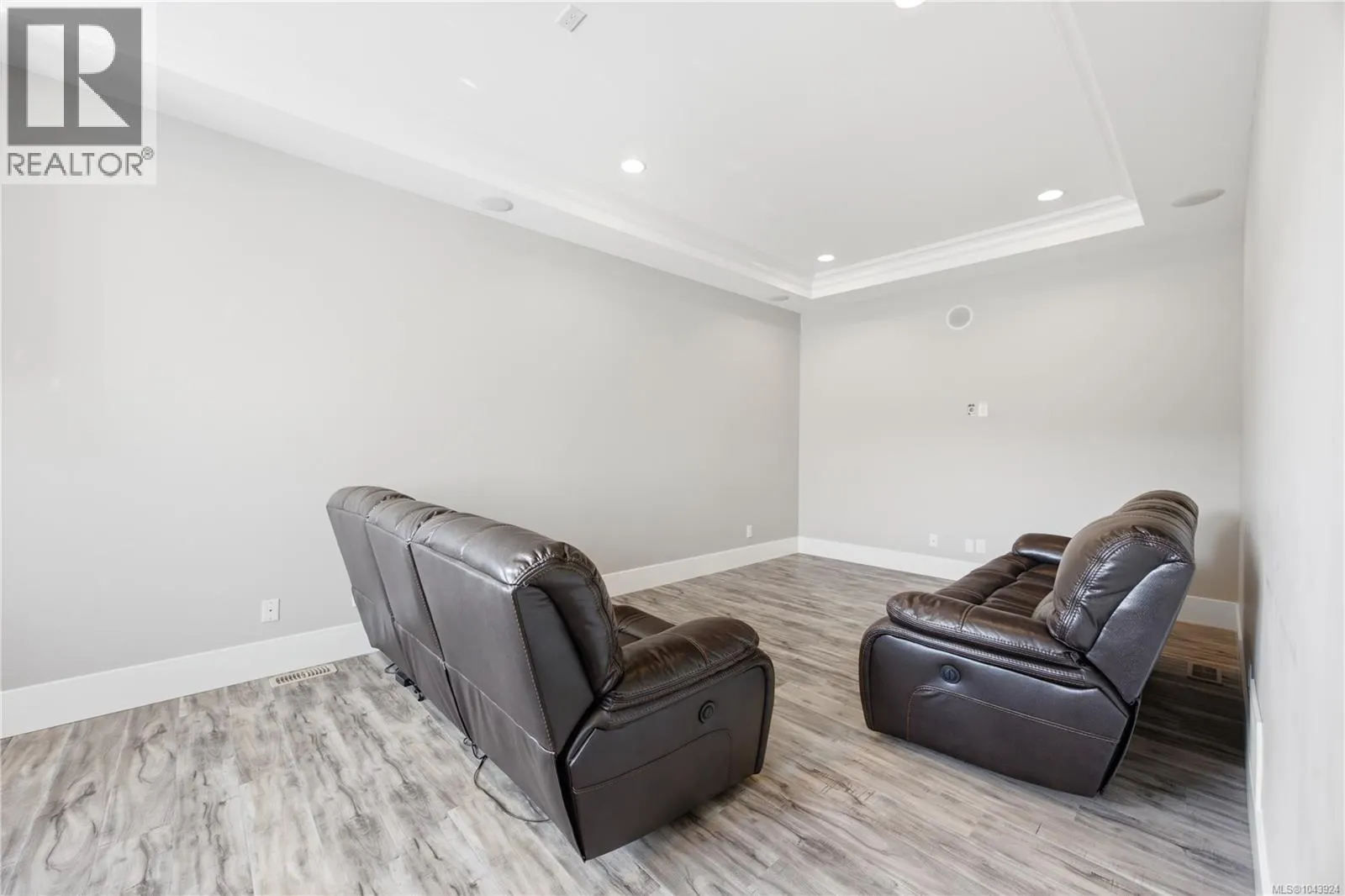 4826 Vista View Cres