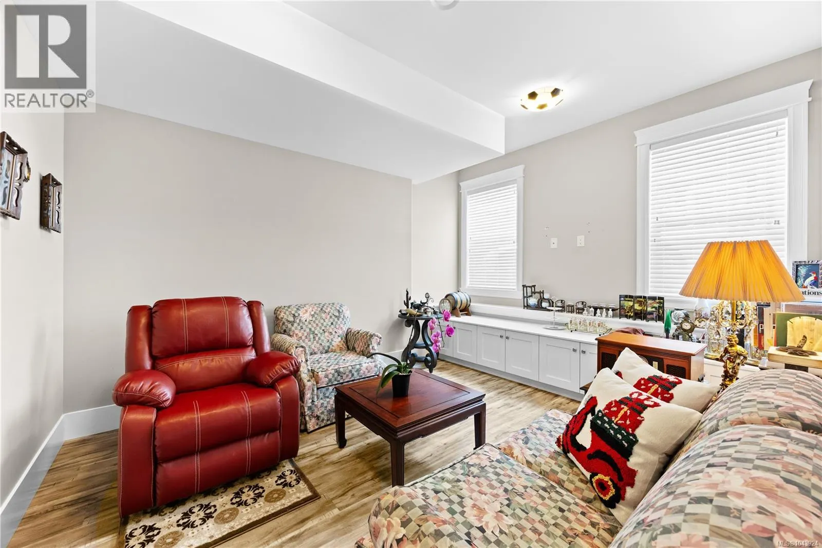 4826 Vista View Cres