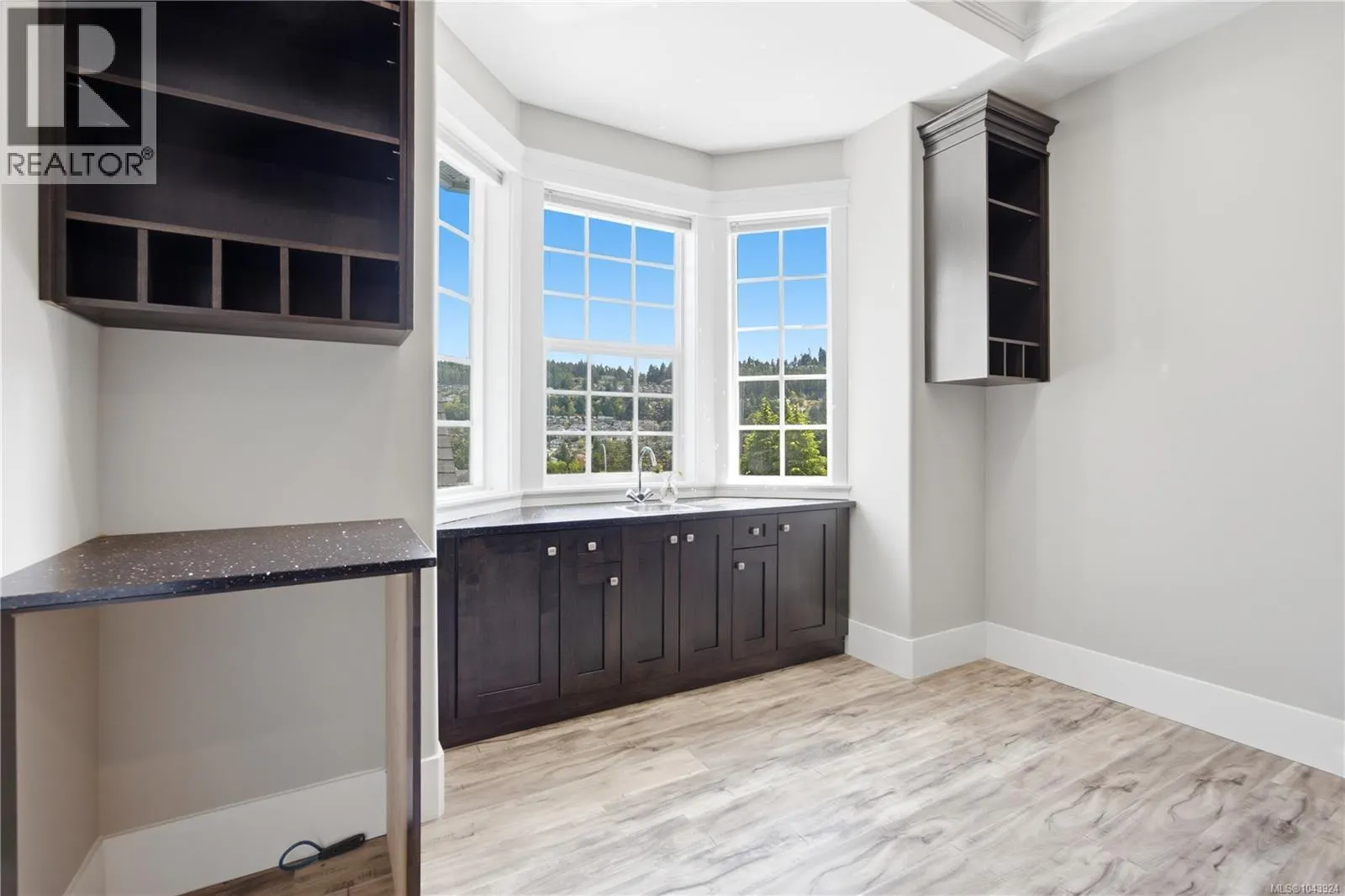 4826 Vista View Cres