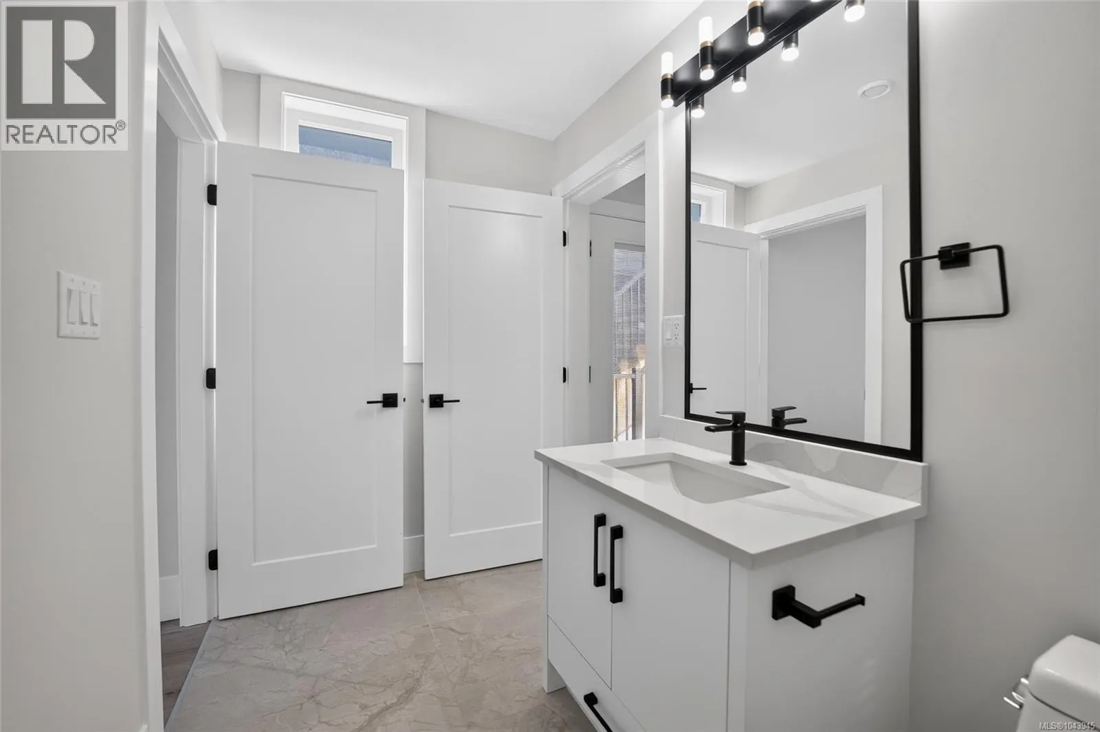 3856 Gulfview Dr
