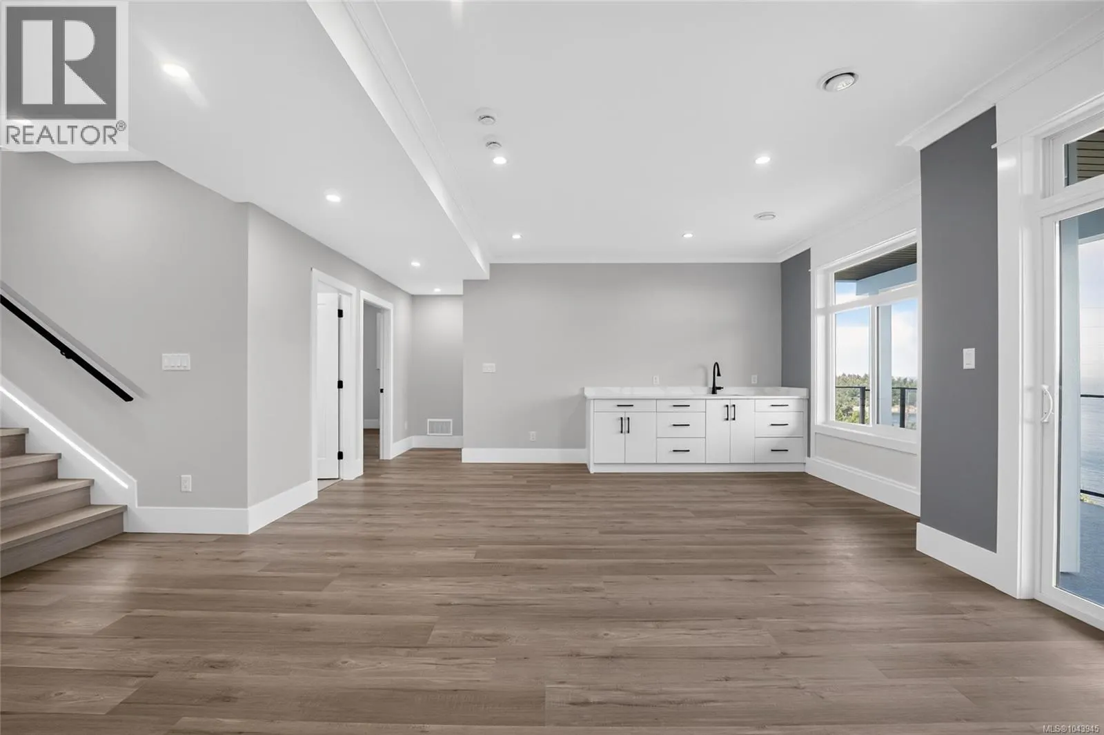 3856 Gulfview Dr