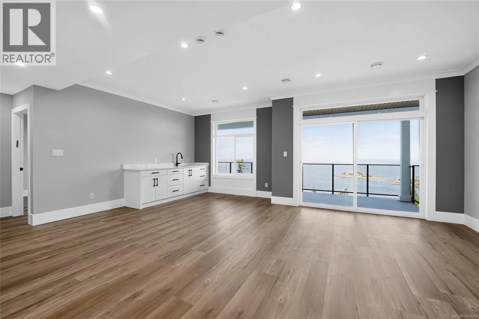 3856 Gulfview Dr