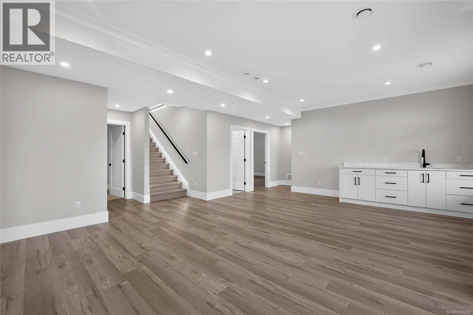 3856 Gulfview Dr