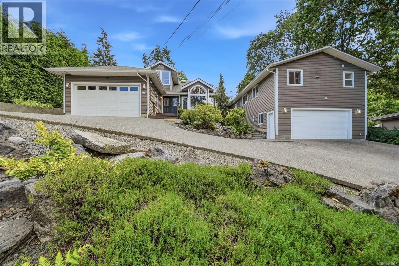 1688 Maple Bay Rd