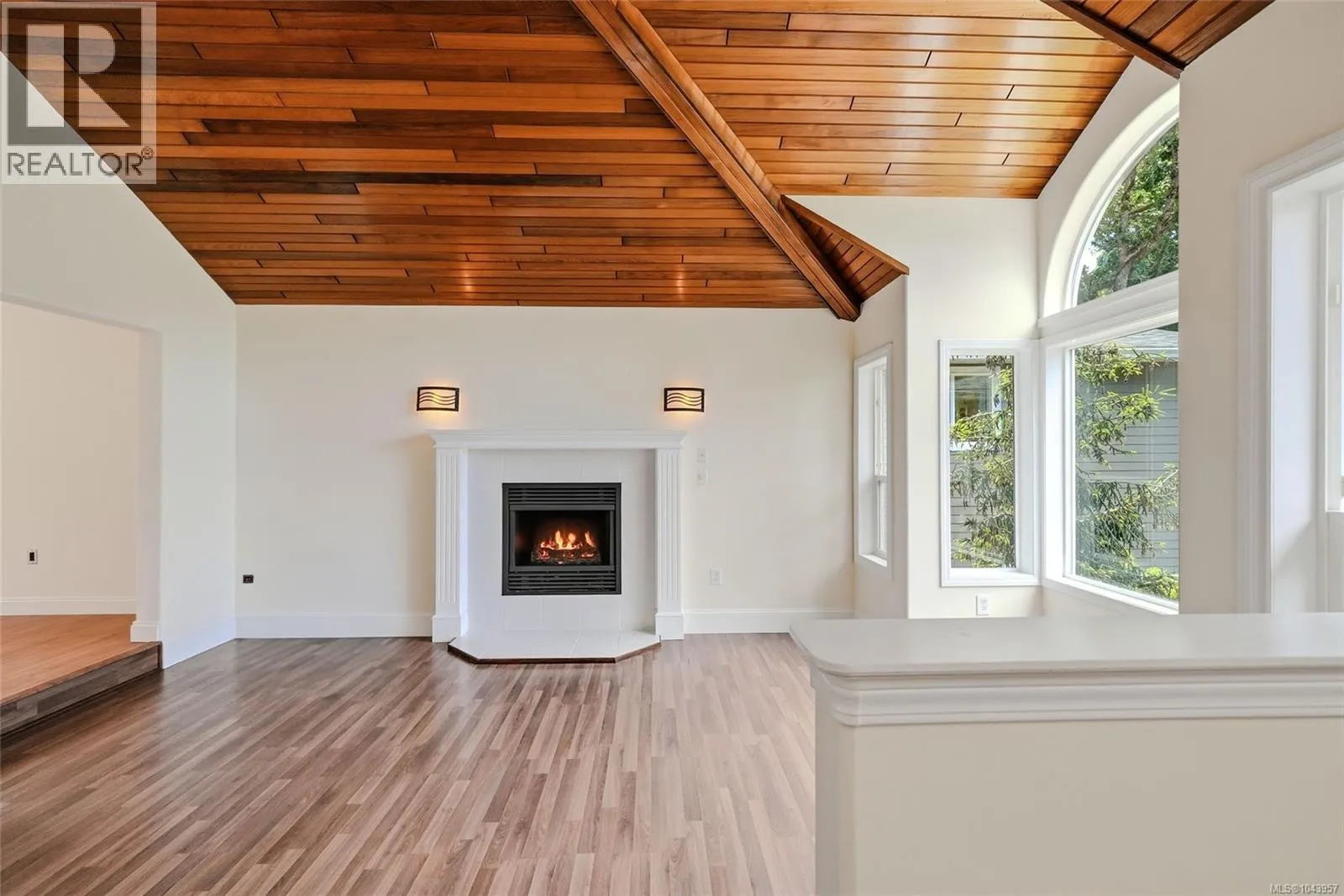 1688 Maple Bay Rd