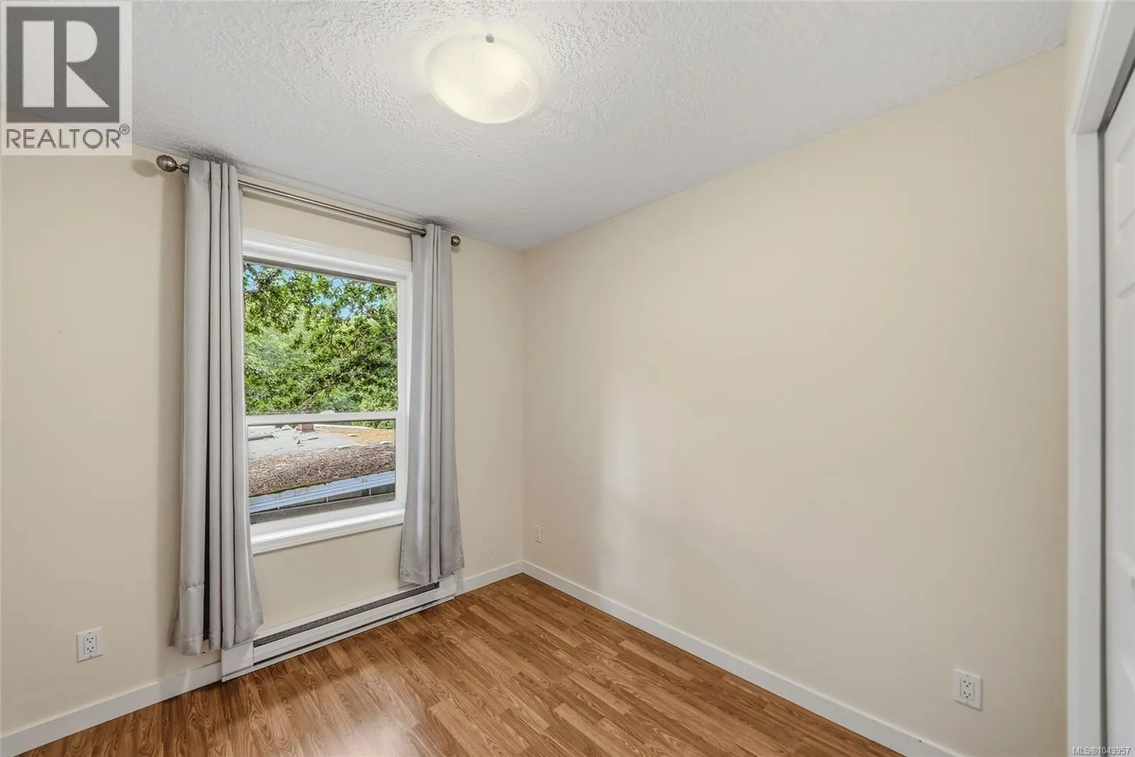 1688 Maple Bay Rd