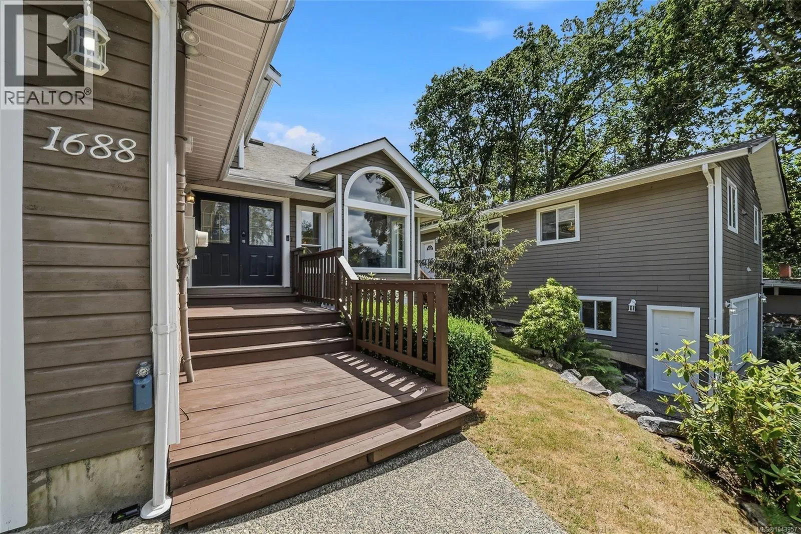 1688 Maple Bay Rd