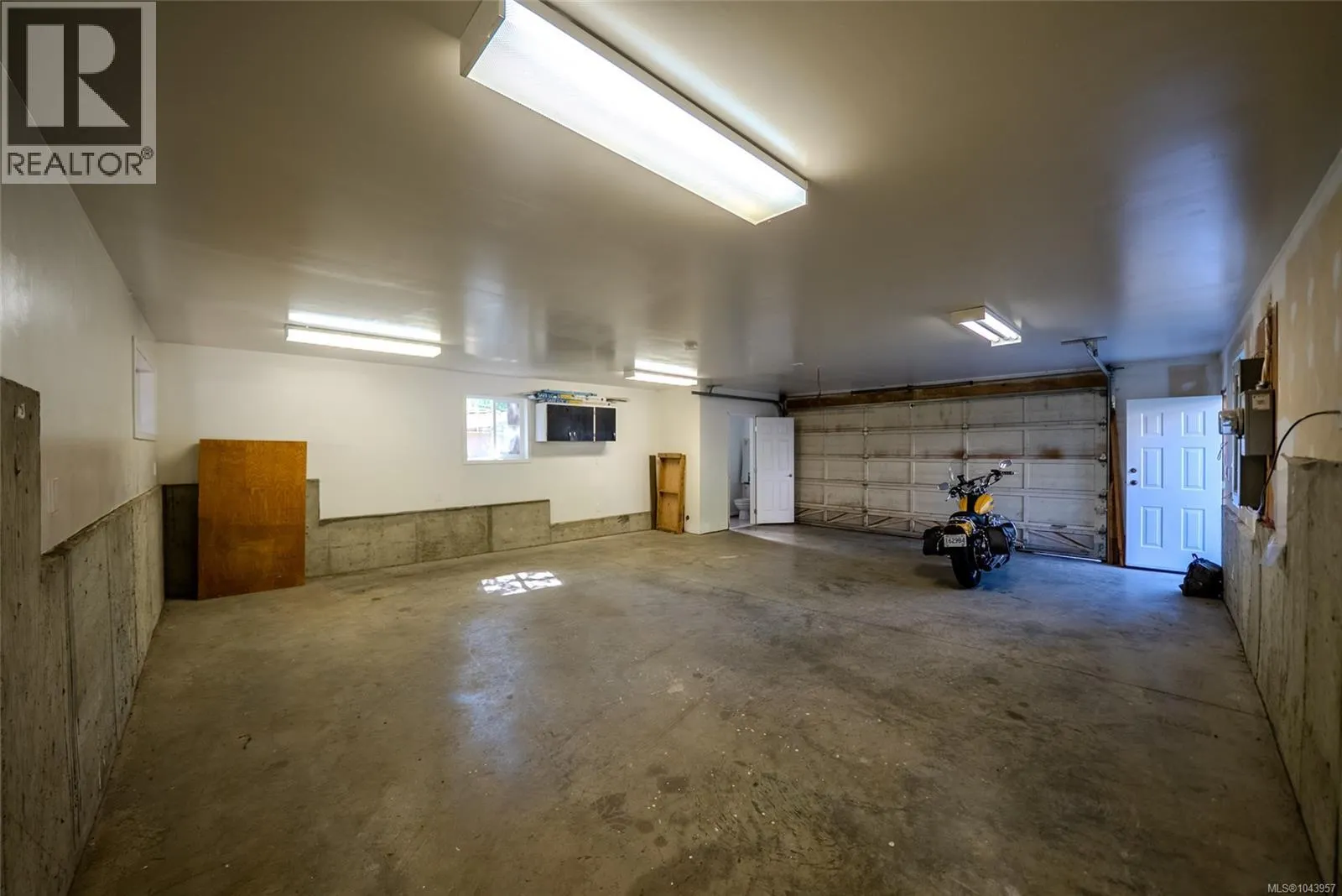 1688 Maple Bay Rd