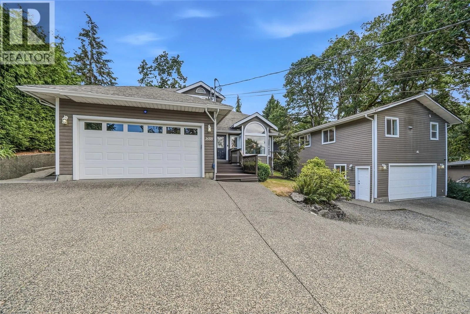 1688 Maple Bay Rd