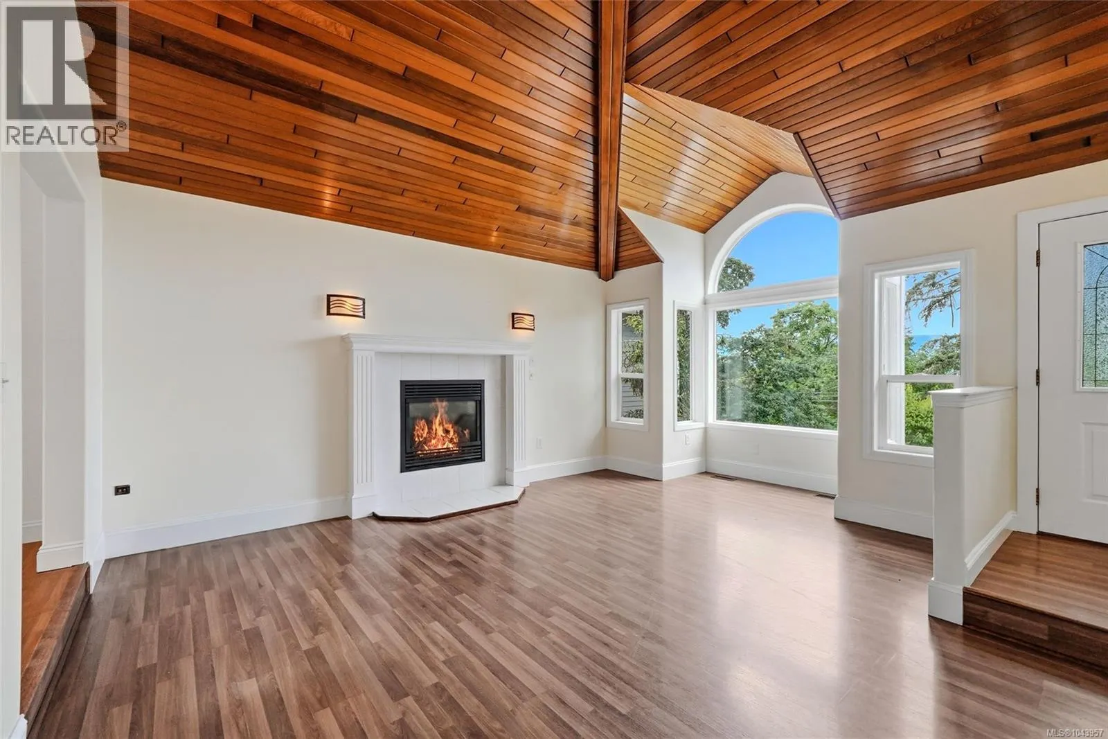 1688 Maple Bay Rd