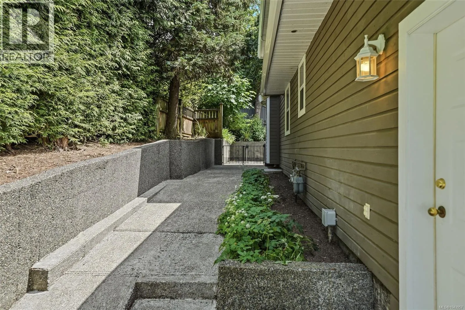 1688 Maple Bay Rd