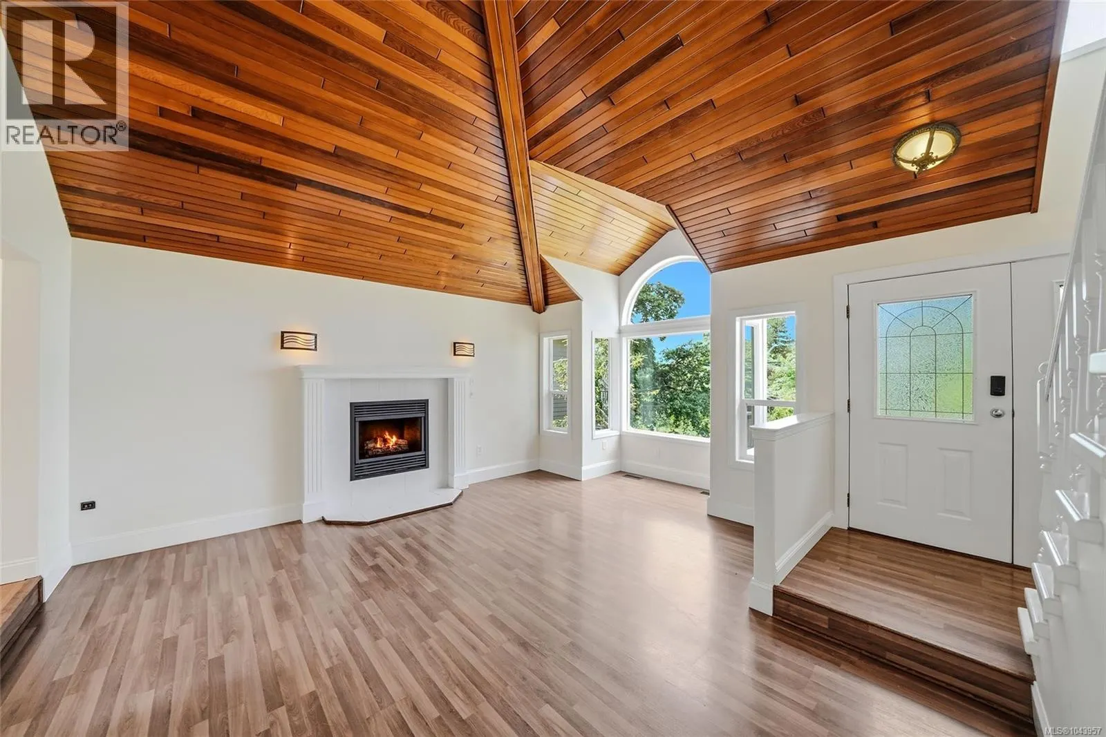 1688 Maple Bay Rd
