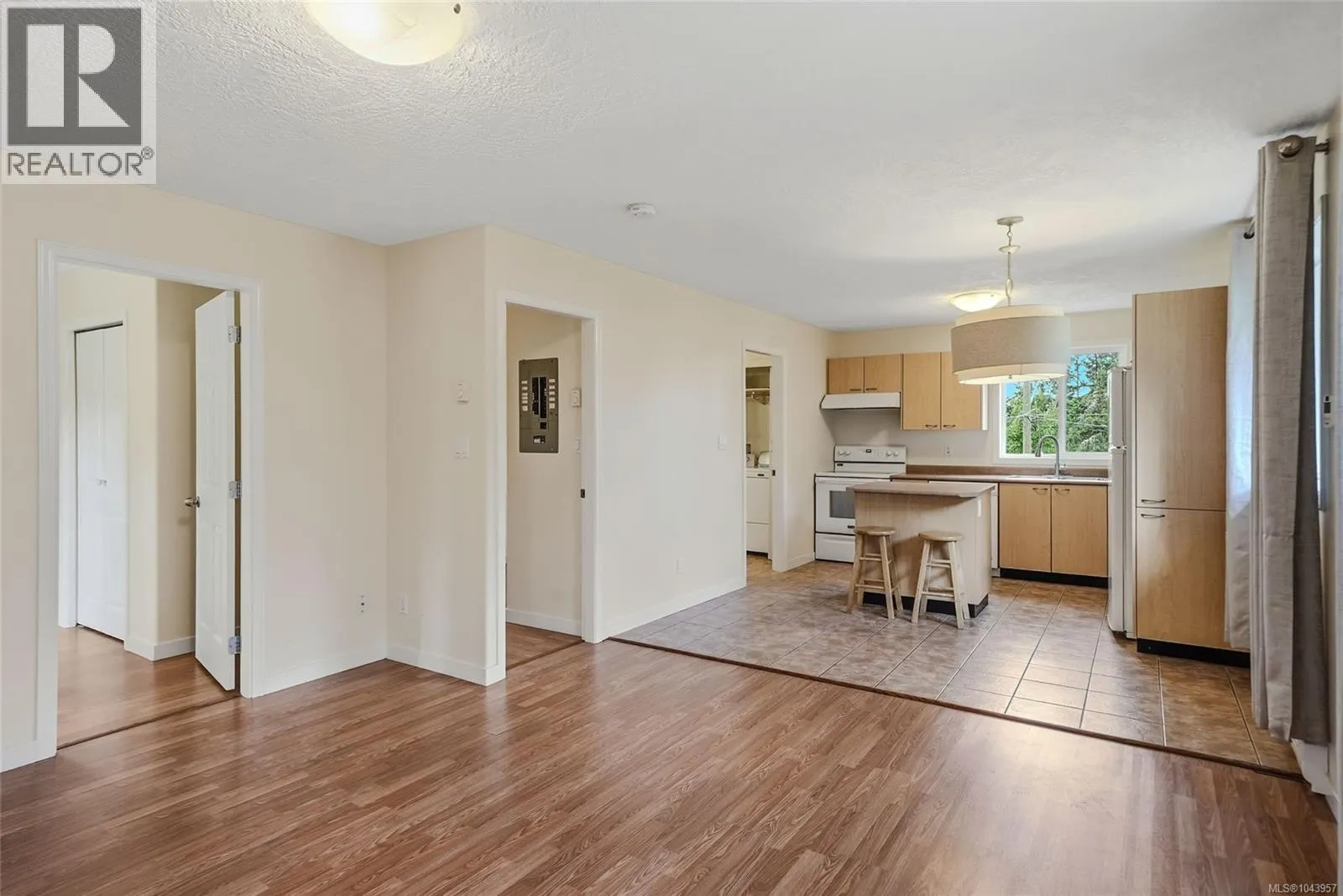 1688 Maple Bay Rd
