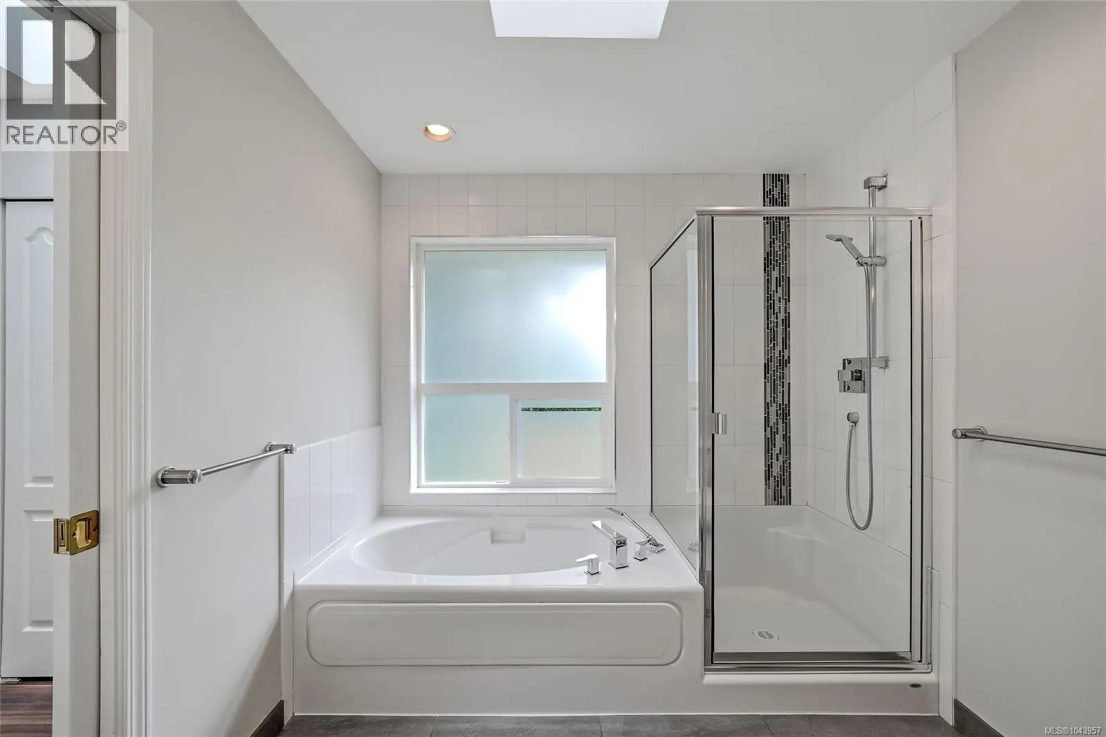 1688 Maple Bay Rd
