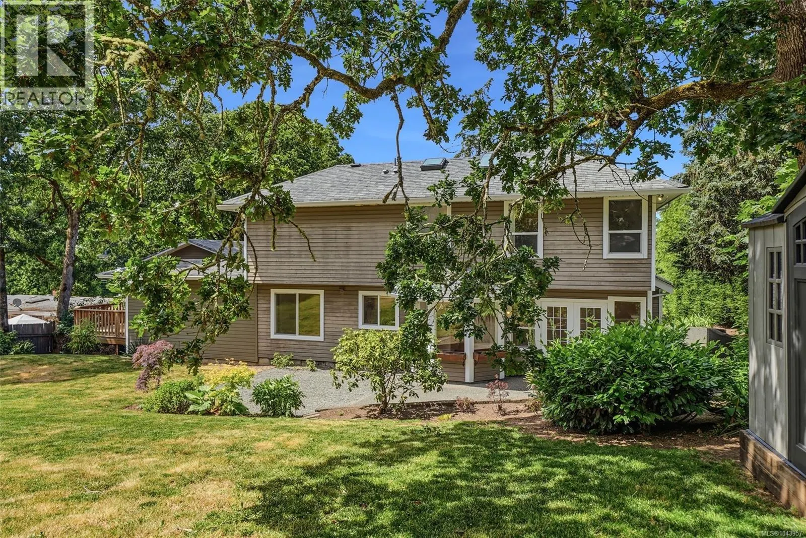 1688 Maple Bay Rd