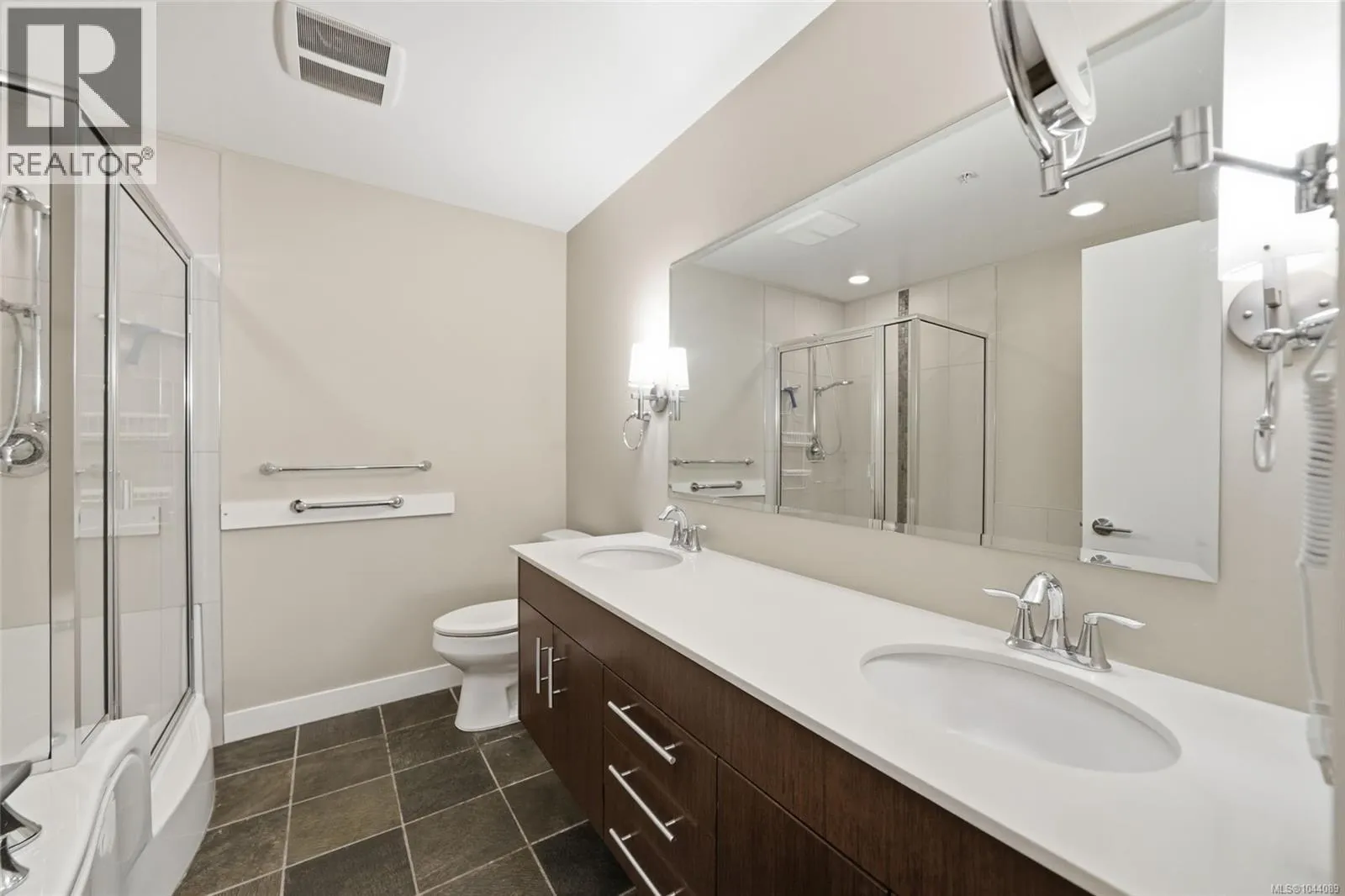 101 1325 Cape Cod Dr