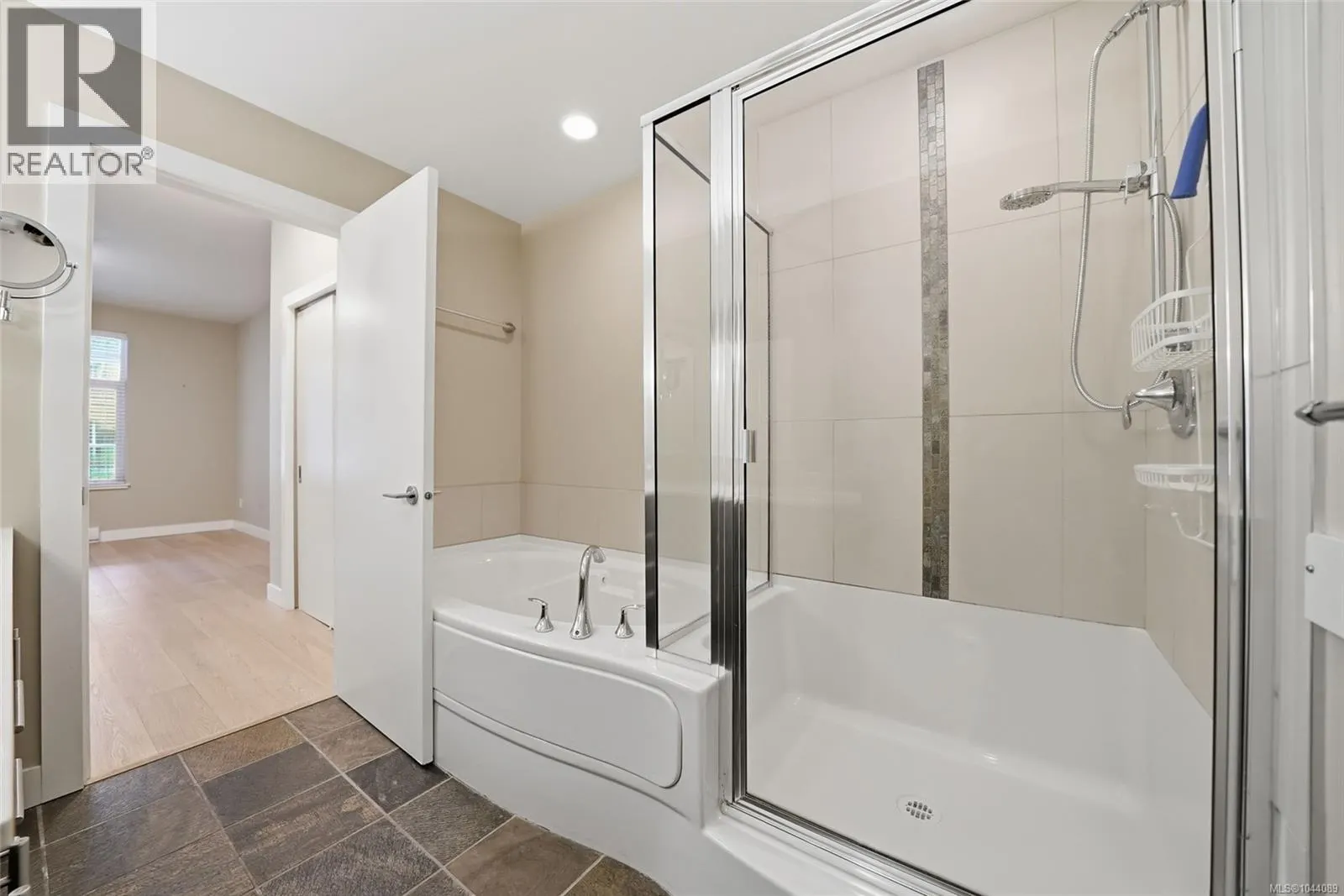 101 1325 Cape Cod Dr