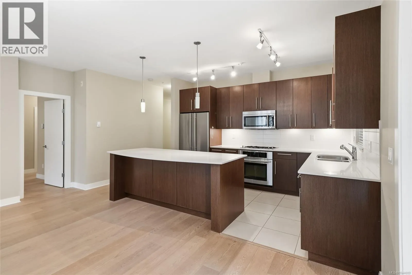 101 1325 Cape Cod Dr
