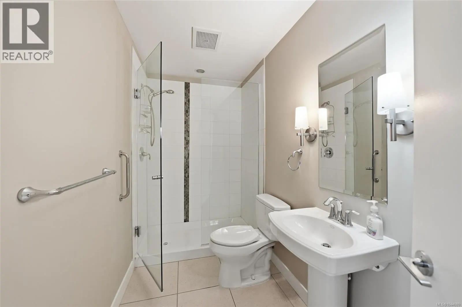 101 1325 Cape Cod Dr