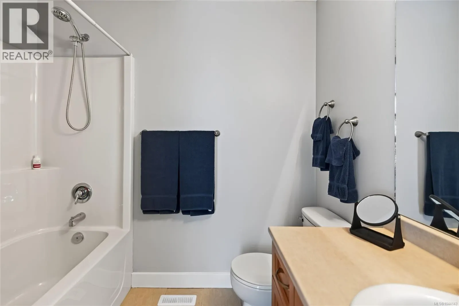 5 Strathcona Crt