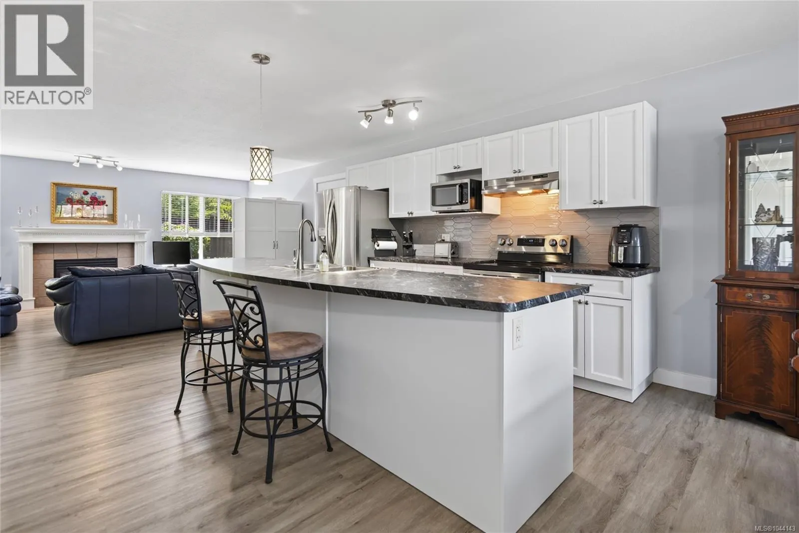 5 Strathcona Crt