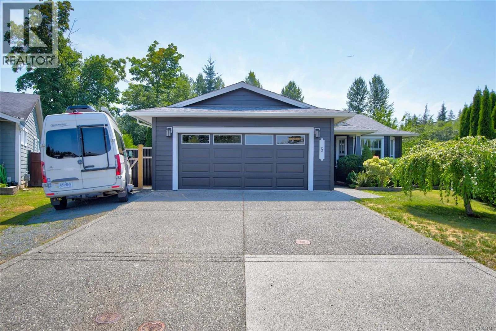 5 Strathcona Crt