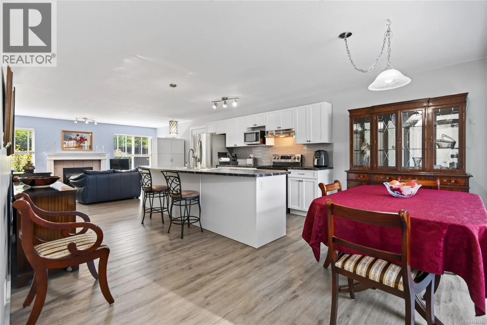 5 Strathcona Crt