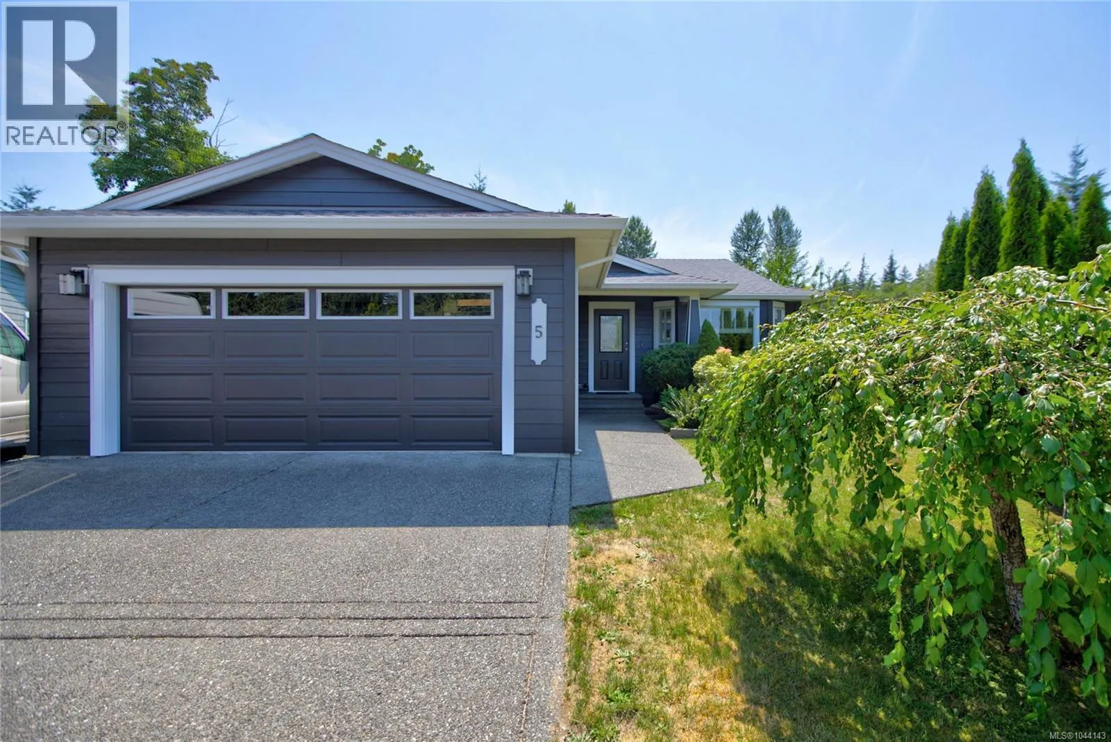 5 Strathcona Crt