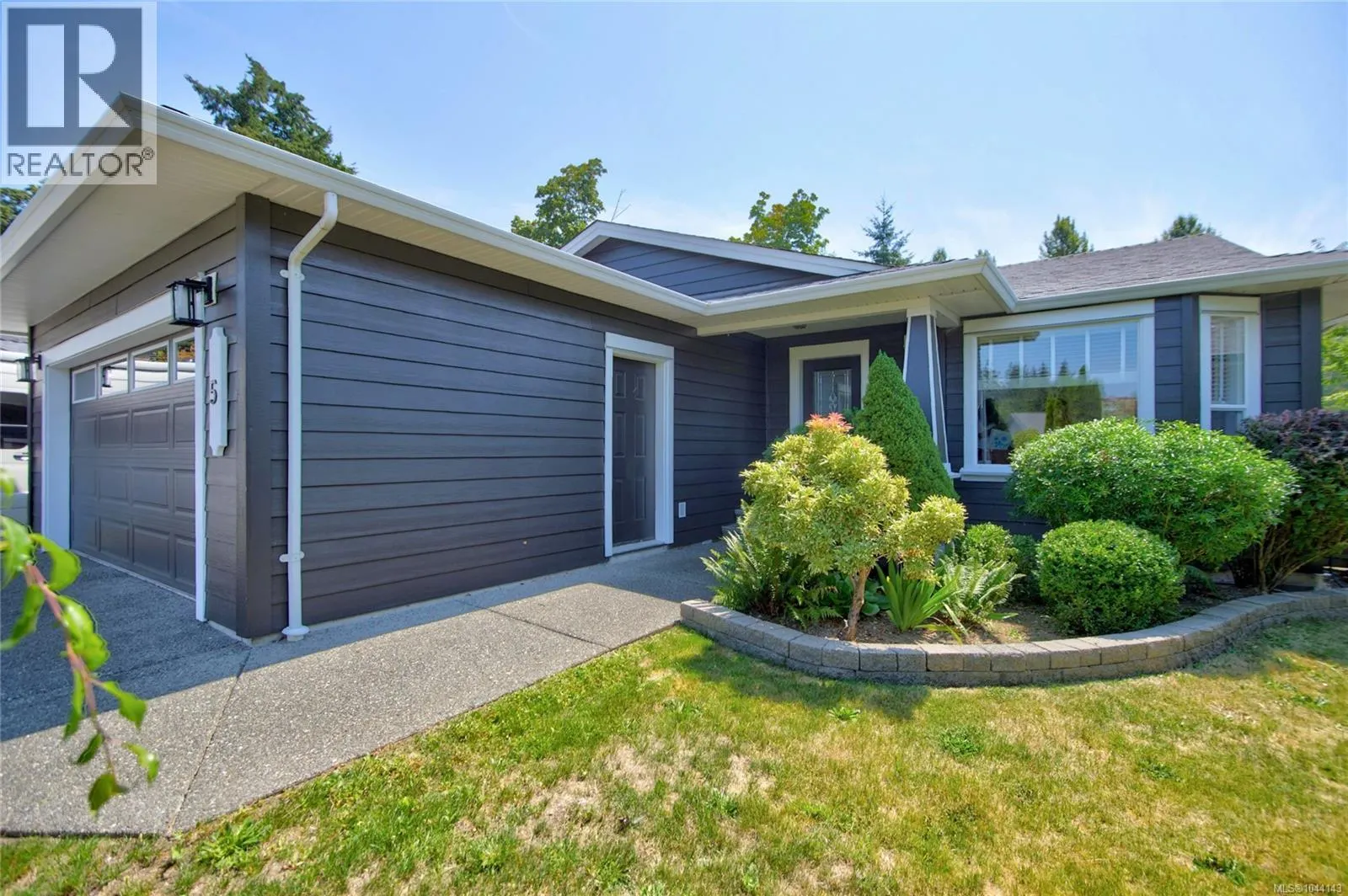 5 Strathcona Crt