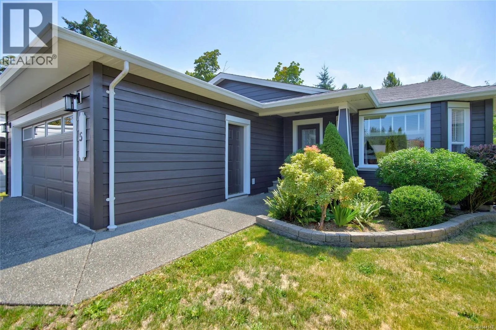 5 Strathcona Crt
