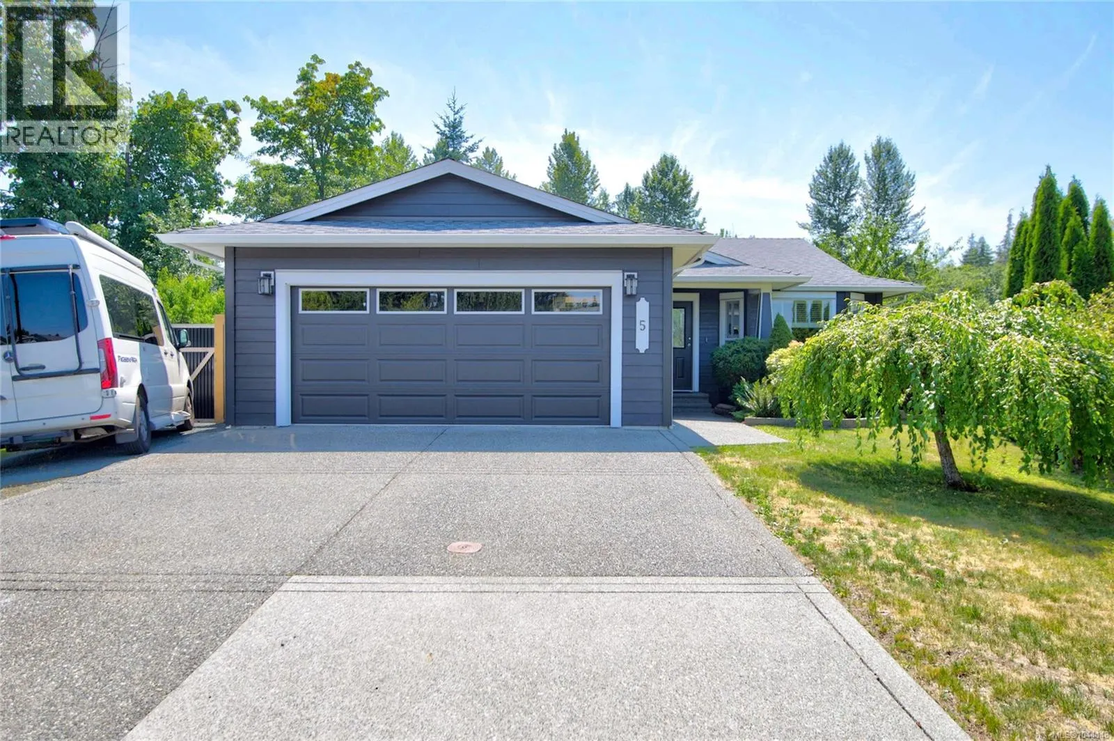 5 Strathcona Crt