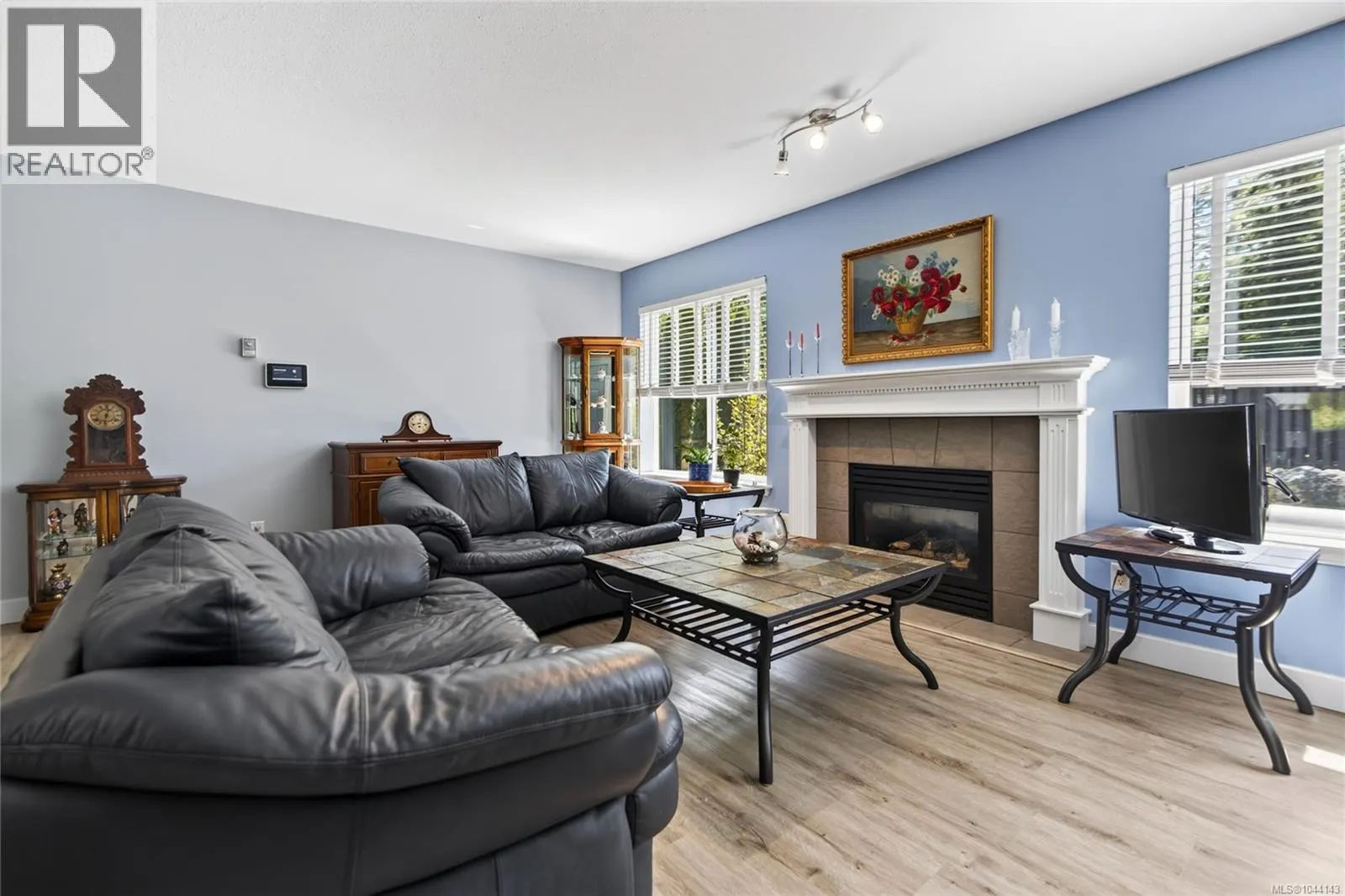5 Strathcona Crt