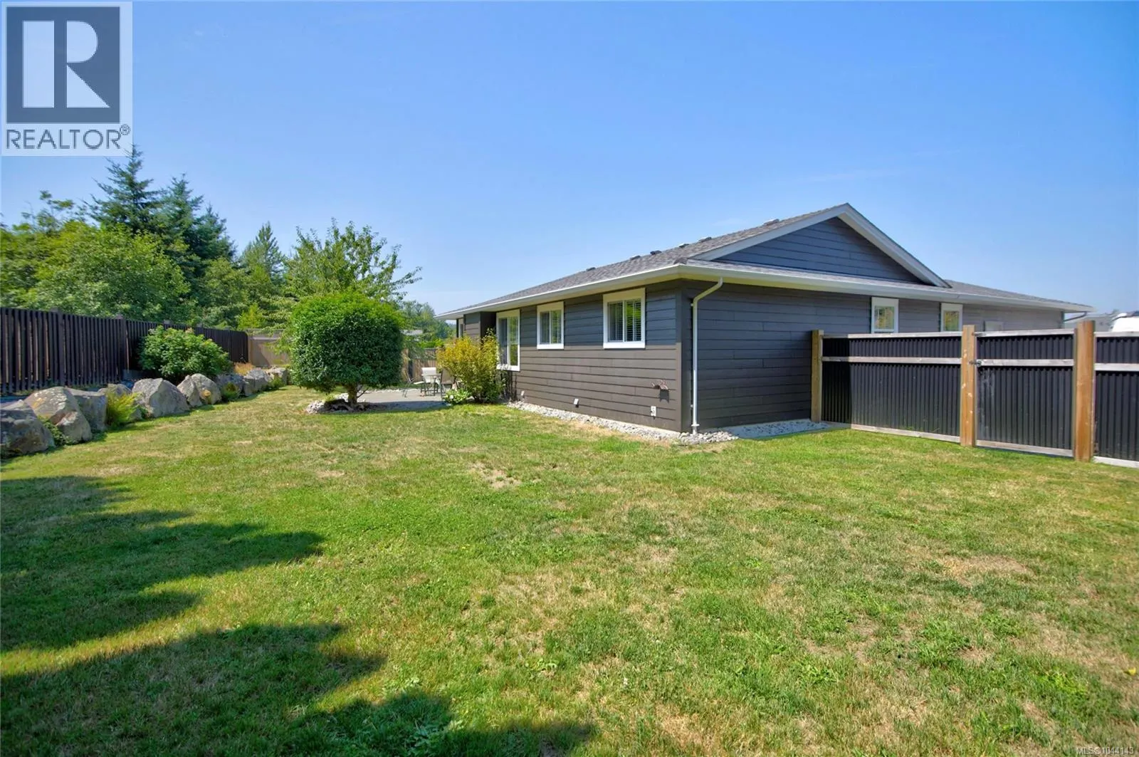 5 Strathcona Crt