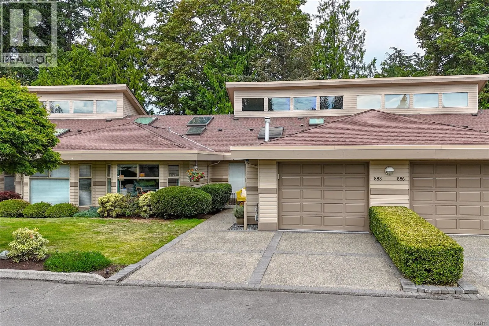 888 Lakes Blvd