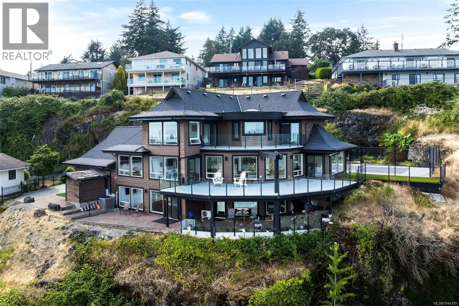 3392 Haida Dr