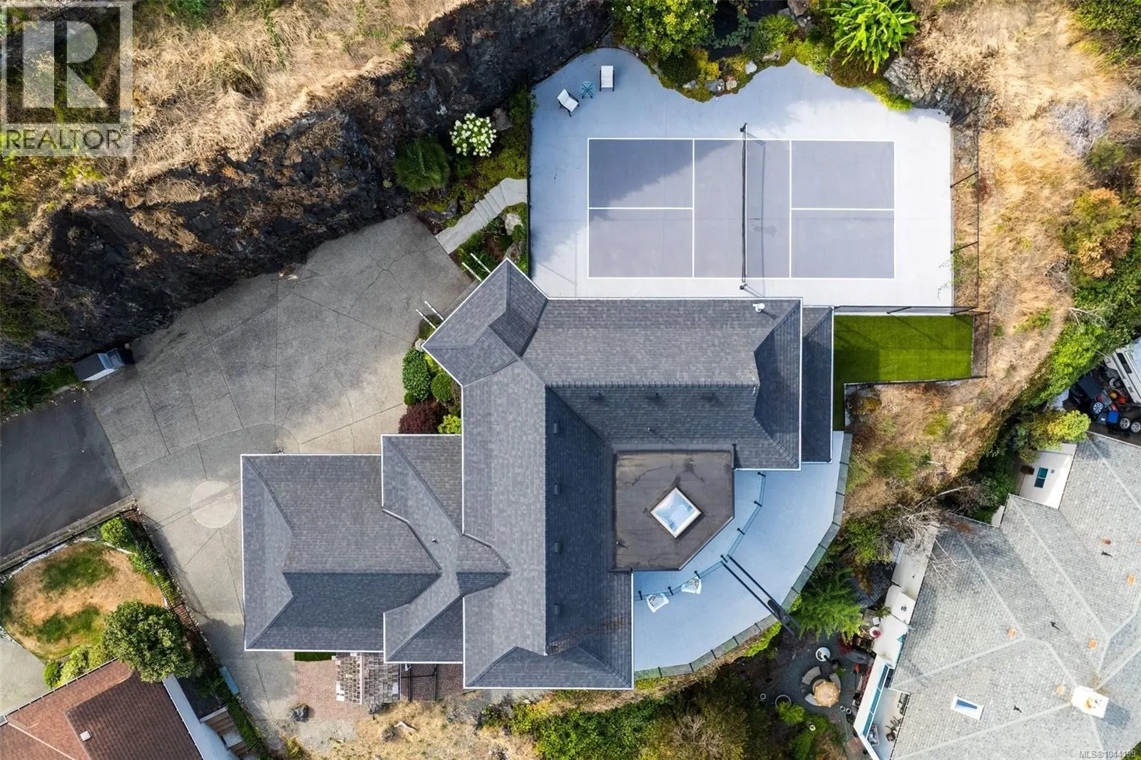 3392 Haida Dr