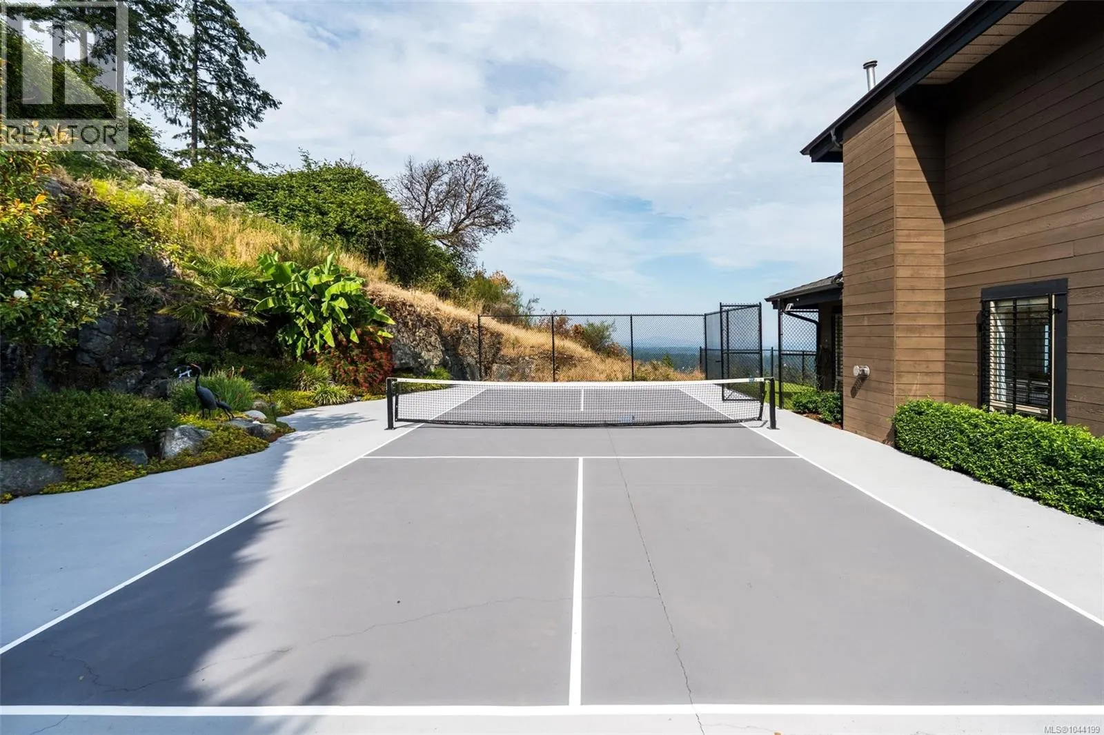 3392 Haida Dr