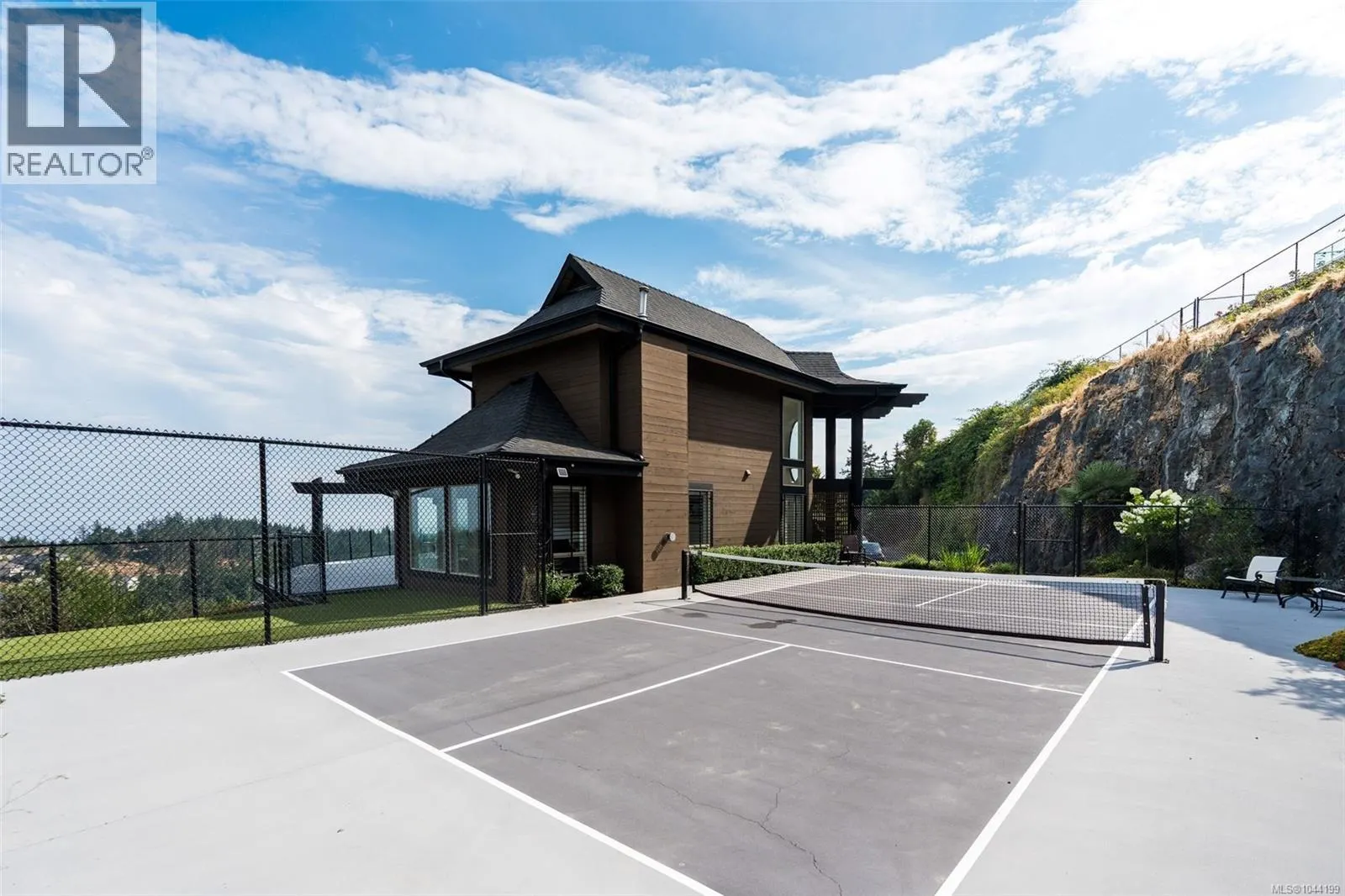 3392 Haida Dr