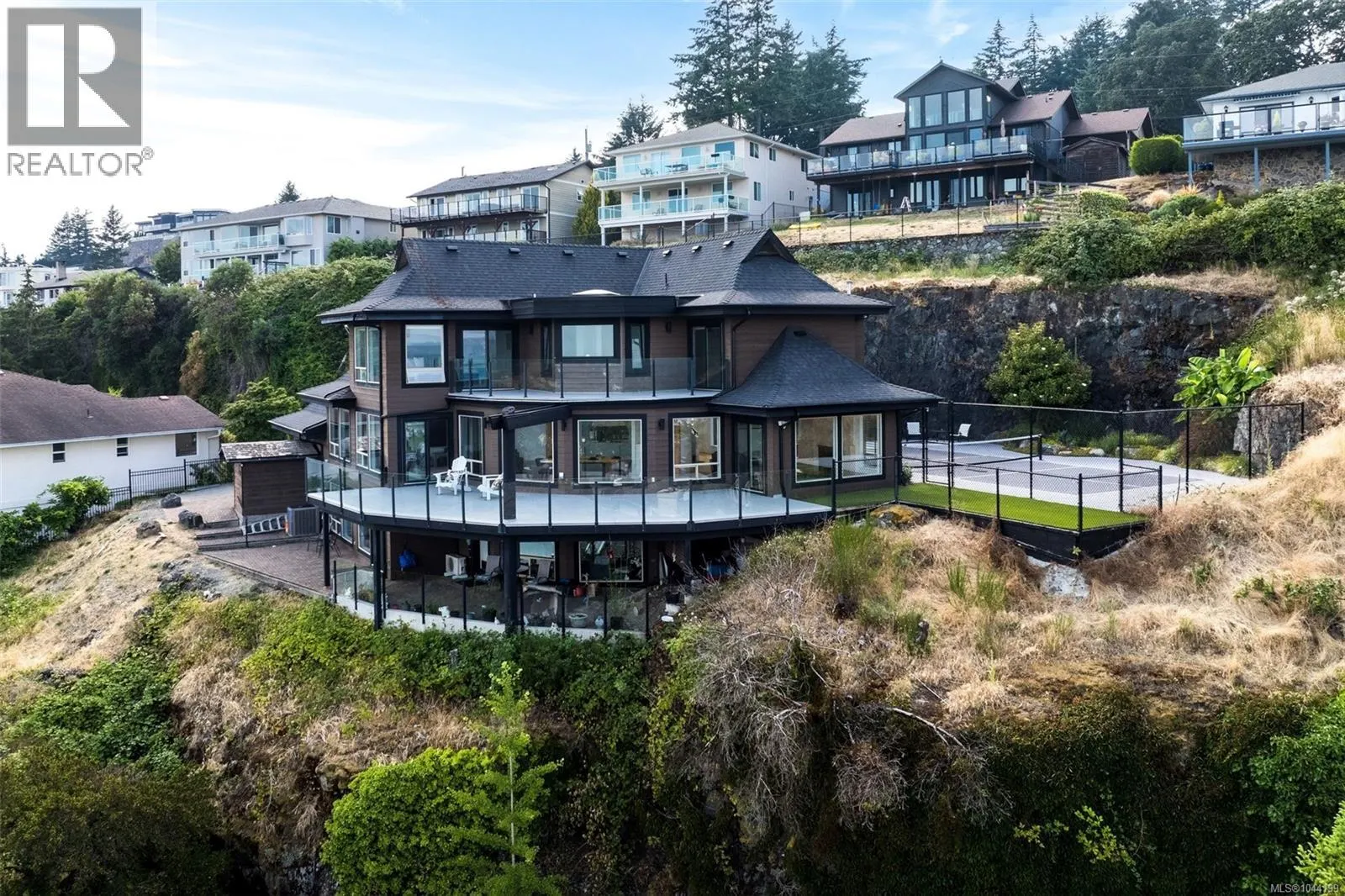 3392 Haida Dr