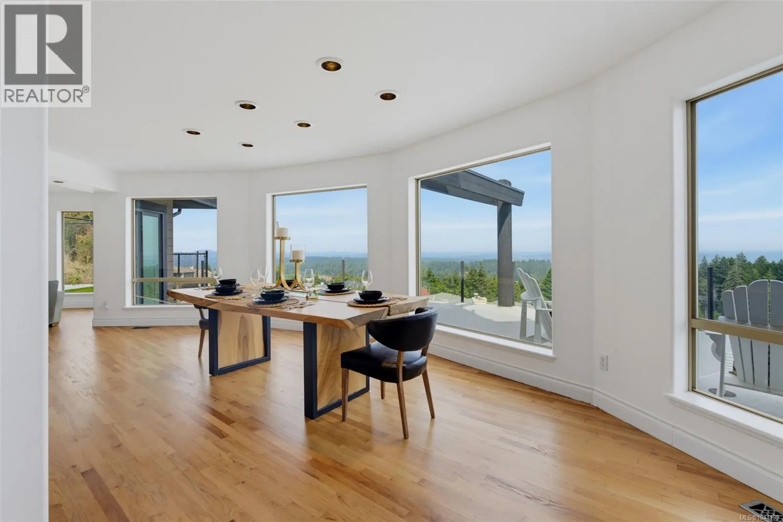 3392 Haida Dr