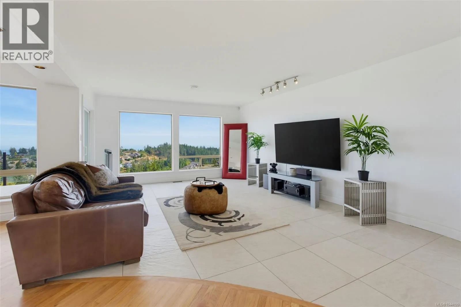 3392 Haida Dr