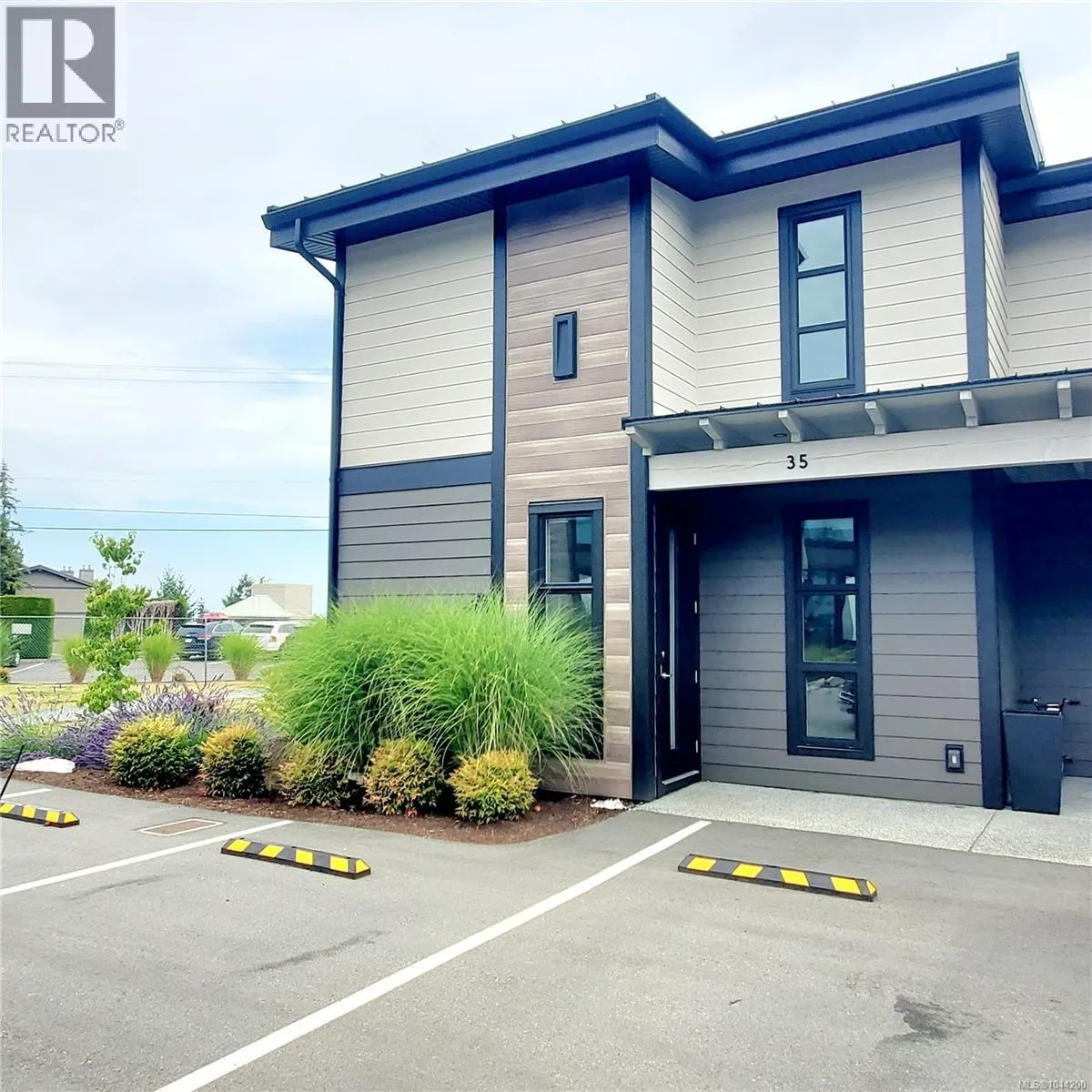35 1175 Resort Dr
